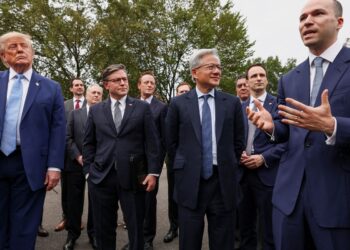 Trump anuncia autorregulação da IA por bigtechs em meio a temor social