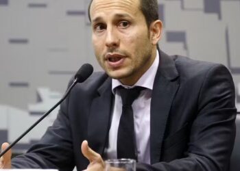 "Verdade prevalecerá", diz número 2 da PF após afastamento de Andrei