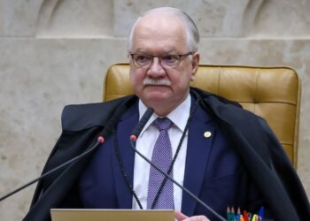 Fachin suspende decisões de Mendonça e Dino sobre diretor da PF