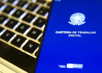 Taxa de desemprego cai para 5,3%, a menor para o trimestre até agosto