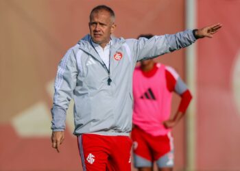 Internacional contrata técnico Eduardo Baptista até o fim da temporada