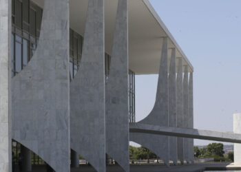 Isenção da “taxa das blusinhas” em compras até US$ 50 é sancionada
