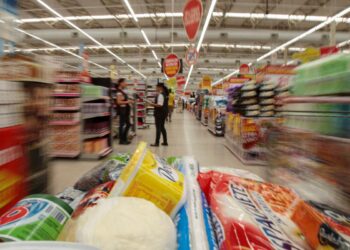 Bolsa Família é reajustado em 15%; medida vale a partir de outubro