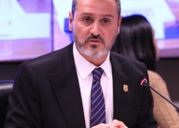 Dino determina reintegração de Andrei Rodrigues no comando da PF