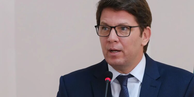 Dino aponta indícios de liderança de Mário Frias em desvio de emendas