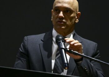 "Inconstitucional e ilegal", diz Moraes sobre investigação de Mendonça