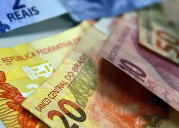 Juros para famílias sobem em agosto e inadimplência chega a 6%