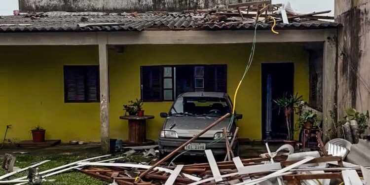 Quatro pessoas estão desaparecidas no RS após temporal