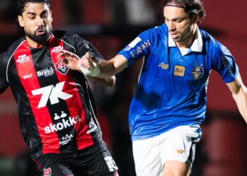 Vitória se afasta do Z-4 e mantém Grêmio ameaçado no Brasileirão