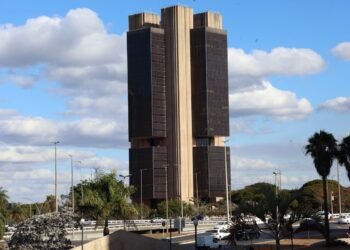 Economistas criticam usar corte de gastos para conter dívida pública
