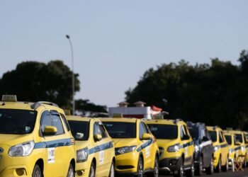 Governo autoriza contrato de R$ 30 bi para motoristas de aplicativos