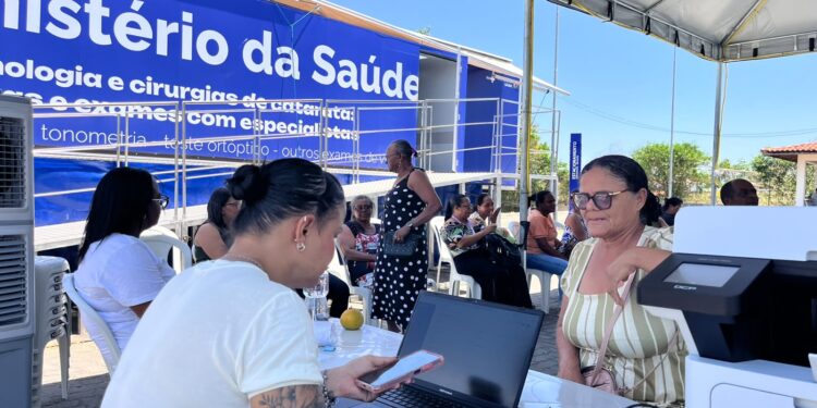 Agora Tem Especialista: unidade móvel de oftalmologia realiza atendimentos em Alagoinhas