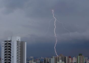 São Paulo terá mais chuvas fortes no fim da tarde desta quinta (15)