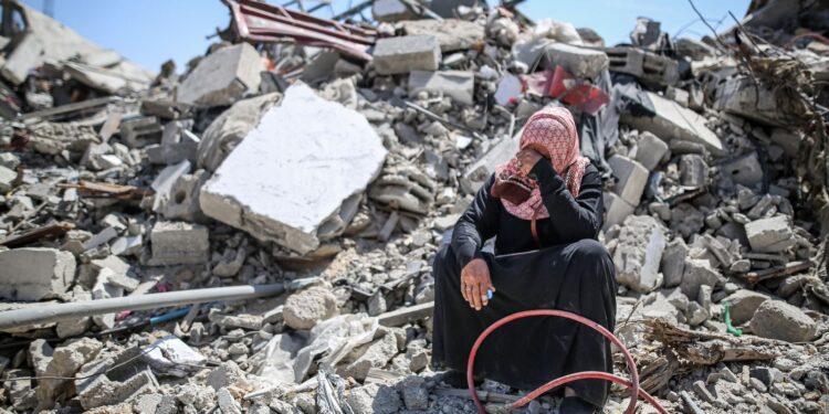 “Plano de paz” de Gaza tem bombas diárias 3 anos após início da guerra