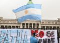 Milei lança plano para demitir 21 mil servidores na Argentina