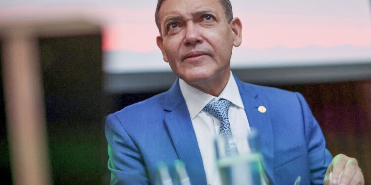 Eleição segue normal e sem sinal de interferência externa, diz Marques