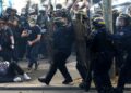Adolescentes franceses fazem mais um dia de protestos sobre escolas