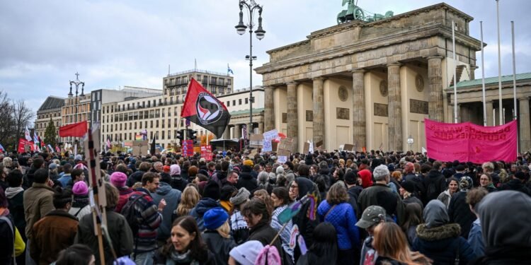 Protestos da Geração Z chegam à Alemanha, milhares se manifestam