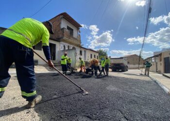 Seman mobiliza equipes para manutenção de ruas e limpeza de espaços públicos