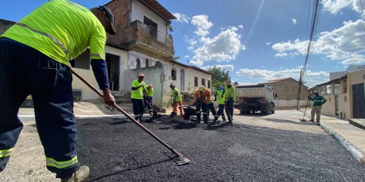 Seman mobiliza equipes para manutenção de ruas e limpeza de espaços públicos