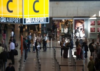 Finados: 2 milhões de passageiros devem passar por aeroportos do país