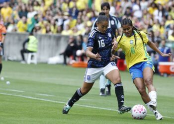 Após cortes, seleção feminina chega a Recife para encarar Argentina
