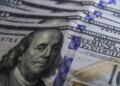 Dólar sobe 0,76% e fecha a R$ 5,39 em dia de cautela