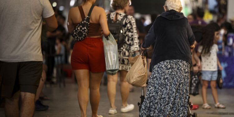 Corte amplo de gastos públicos afetaria área social, dizem economistas