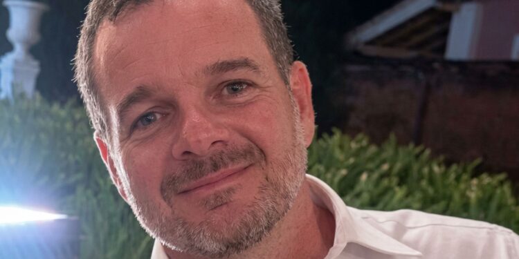 Juiz é encontrado morto dentro de veículo em chamas no interior de SP