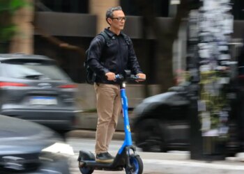 Prefeitura de SP começa a fiscalizar bicicletas e patinetes elétricos