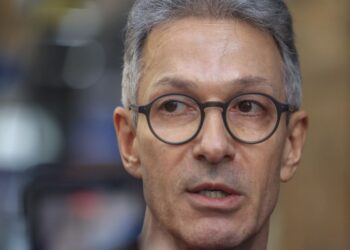 Tribunal Eleitoral de Minas vai apurar uso de celular por Zema na urna
