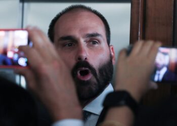 Eduardo Bolsonaro consta em lista de pena pendente de cumprimento