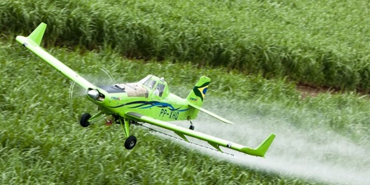 Brasil é 2º maior importador de pesticidas proibidos na UE, diz Oxfam