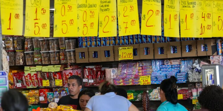 Governo prevê crédito a empresas afetadas por fim da 6x1, diz Durigan