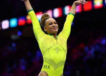 Rebeca, Flavinha e Lorrane avançam às finais do Mundial de Ginástica