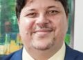 Jornalista brasileiro crítico a Milei é deportado da Argentina