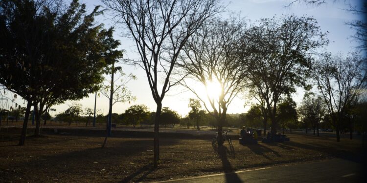 Calor e chuva persistem em grande parte do país