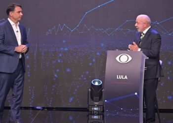 Mendonça diz que Flávio e Lula podem divulgar sigilos