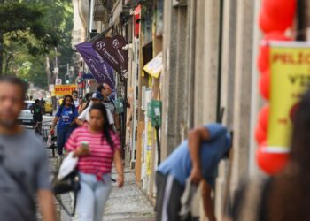 Fim da escala 6x1 traz esperança de mais tempo para família e saúde